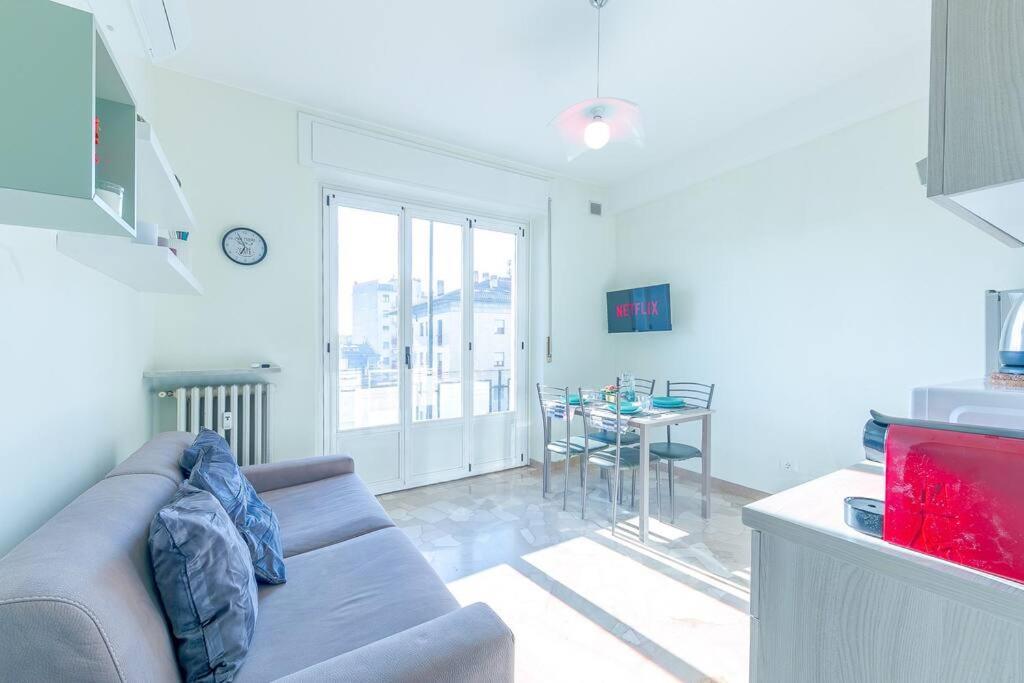 Navigli - Downtown - Duomo Spacious Two Bedroom Apartment - Close To Metro - Ac - Wi-Fi Milan Extérieur photo