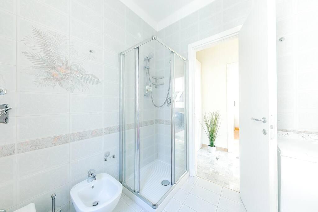 Navigli - Downtown - Duomo Spacious Two Bedroom Apartment - Close To Metro - Ac - Wi-Fi Milan Extérieur photo